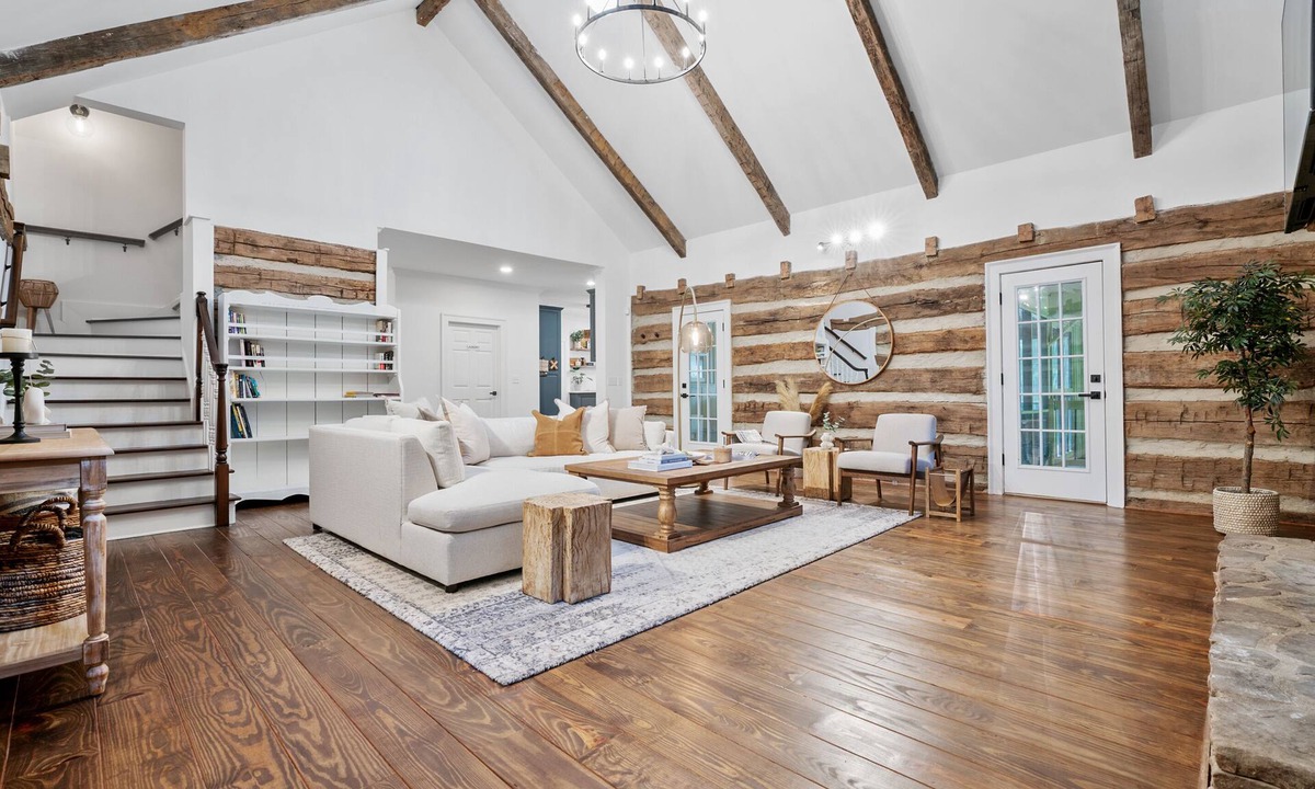 Jackson County House | *Newly Renovated Luxury Designer Farmhouse on a 35-Acre Farm, Private and Gated!