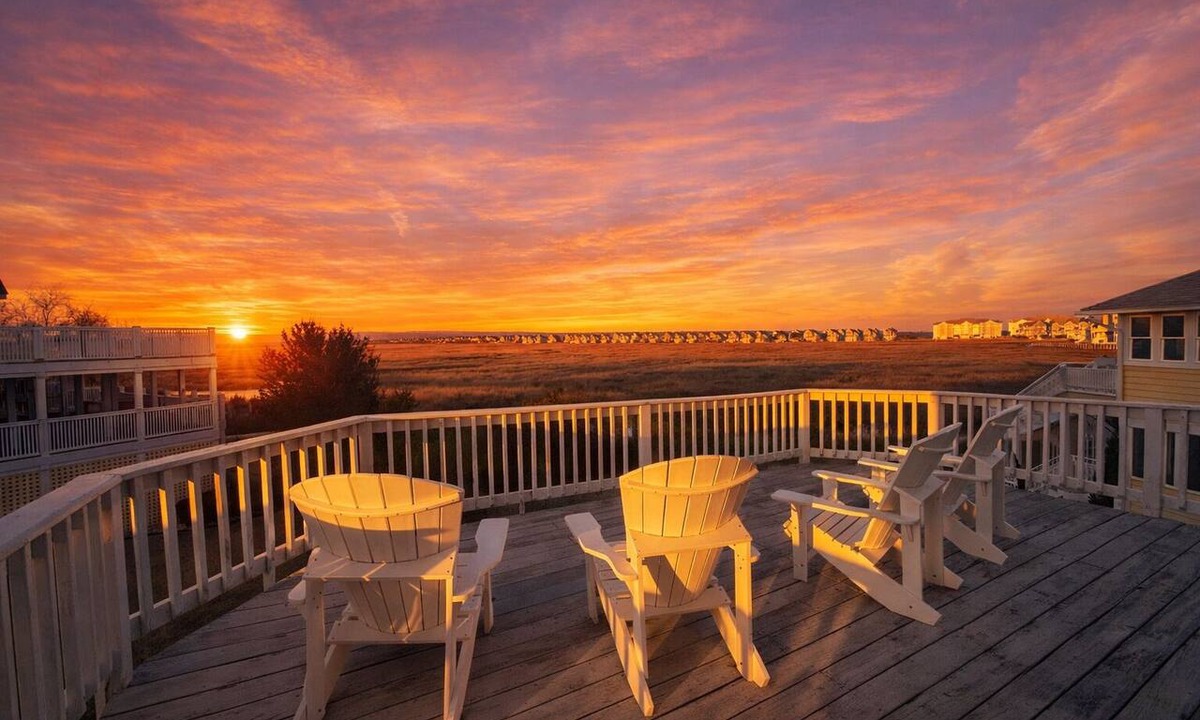 Manteo House | OBX: Pirate's Cove/Waterfront 55ft Dock/Beach/Community Pool&Hottub/Marina/Fish