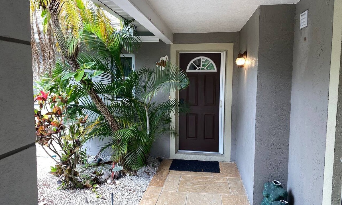 Oldsmar Villa | Oldsmar Oakleaf Villa! On Wildlife Area, Natural Privacy! Patio Garage. King Bed