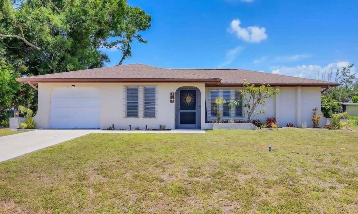 Venice Gardens House | Our Happy Place - super comfortable S Venice home close to beaches, shopping