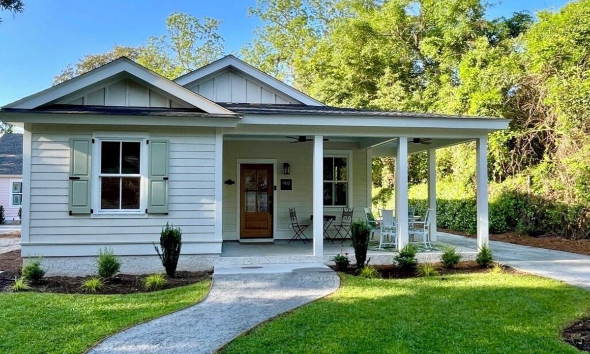 Uptown Cottage | Oyster Rake Cottage. Peaceful, brand new, in charming Beaufort, SC.