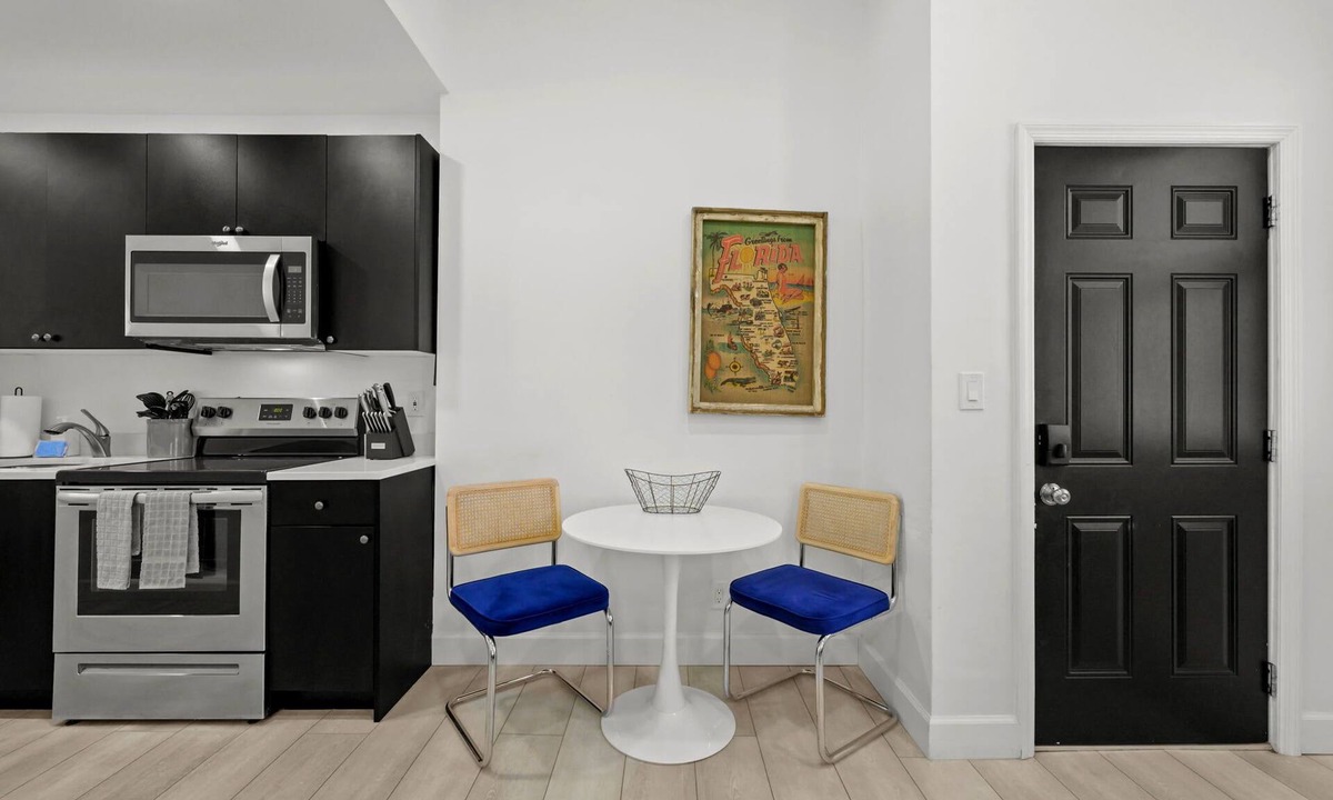 Gillespie Park Apartment | Pineapple Paradise - 2 Units - 13 min to Beach