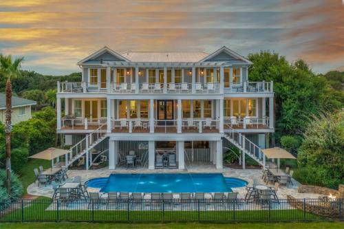 Isle of Palms House | Port of Call on Isle of Palms OCEAN FRONT, Pool, boardwalk, putting green