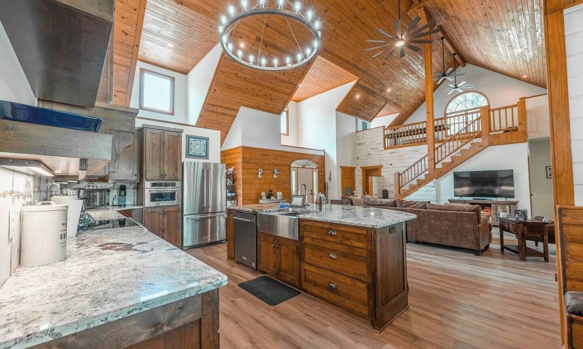 Pearcy Cabin | Private Hot Springs Cabin on Pond w/Game Room!