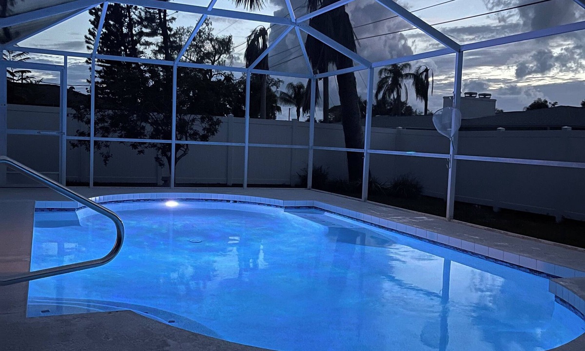 South Venice House | Private Pool Retreat-2BR/2BA Minutes to Venice, Caspersen & Manasota Key Beaches