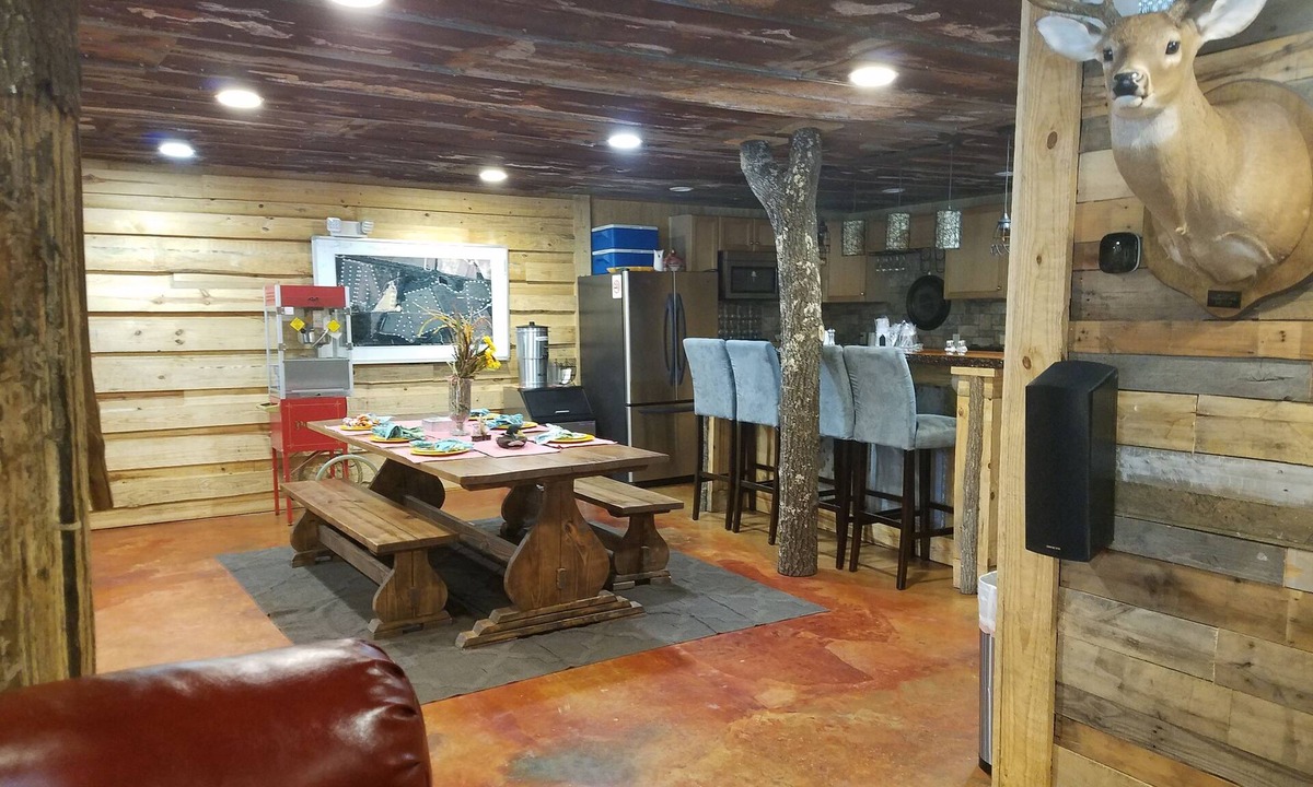 Statesboro Cabin | Red Fern Lodge Room 5