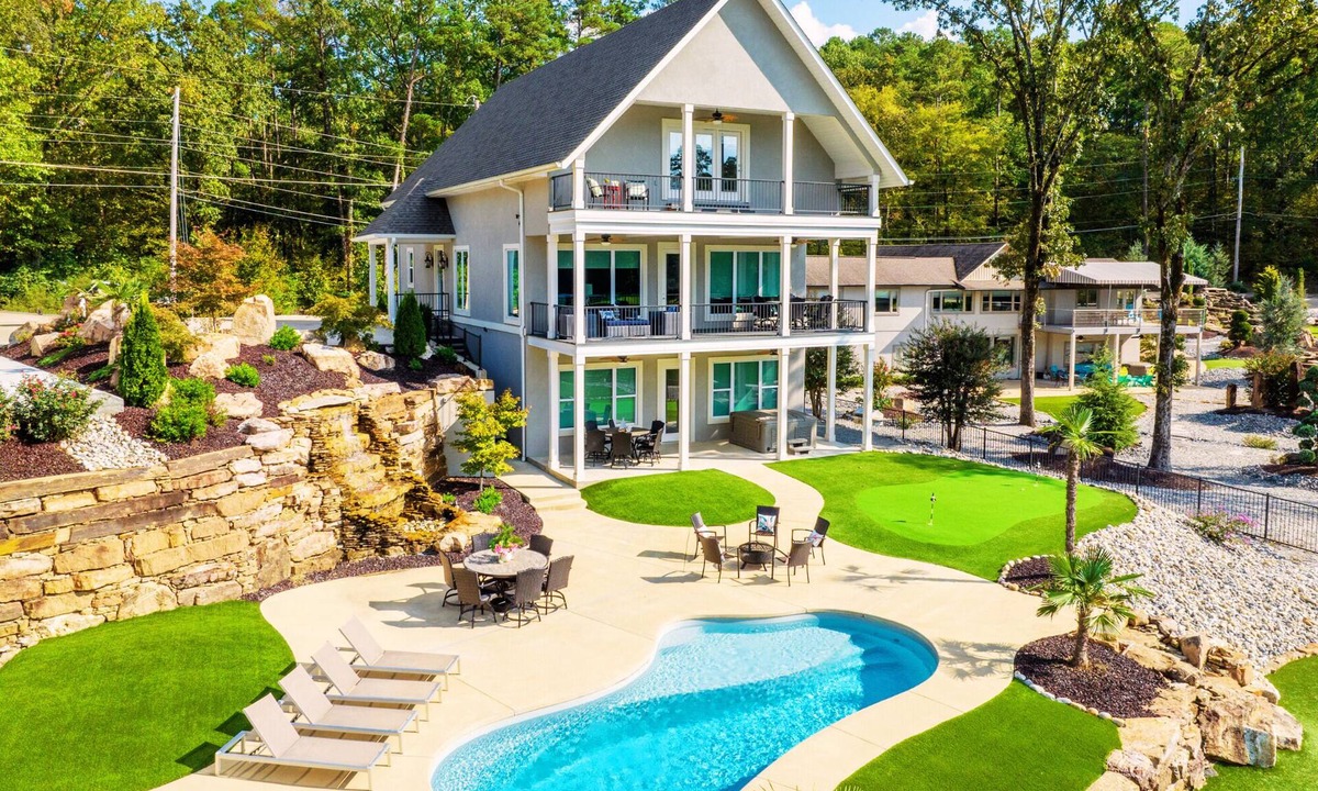 Hot Springs House | Relax Lane - Luxe Lakefront 6BR, Private Pool, Hot Tub, Boat Dock, Putting Green