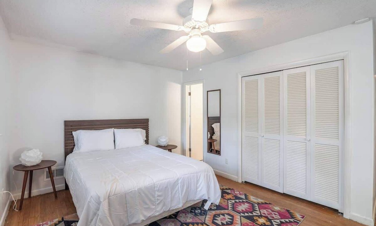 Forest Acres House | Relaxing Retreat Near Ft. Jackson & USC – 3 TVs