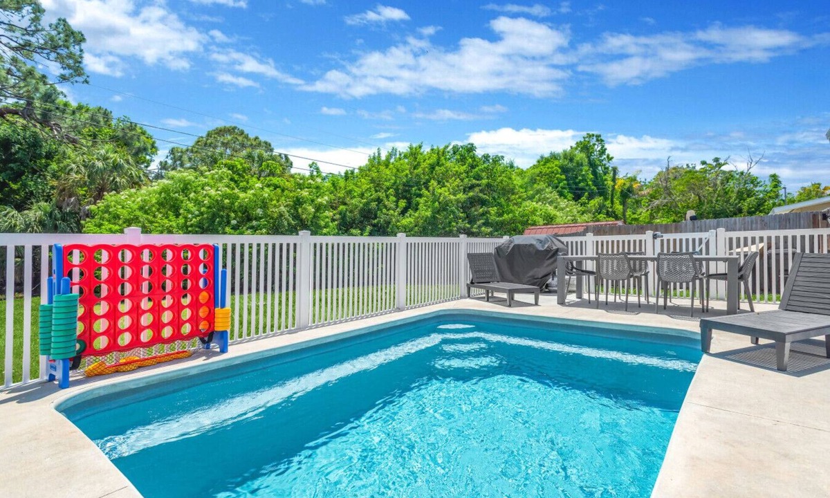 South Sarasota House | Remodel Home w/Heated pool, patio & gas grill