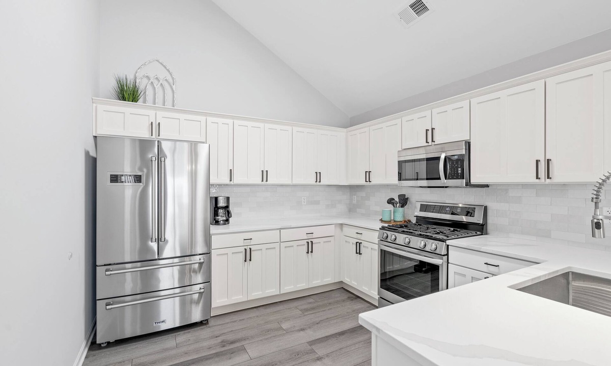 Goose Creek House | Renovated Gem/King Suite/20 Min to Charleston!