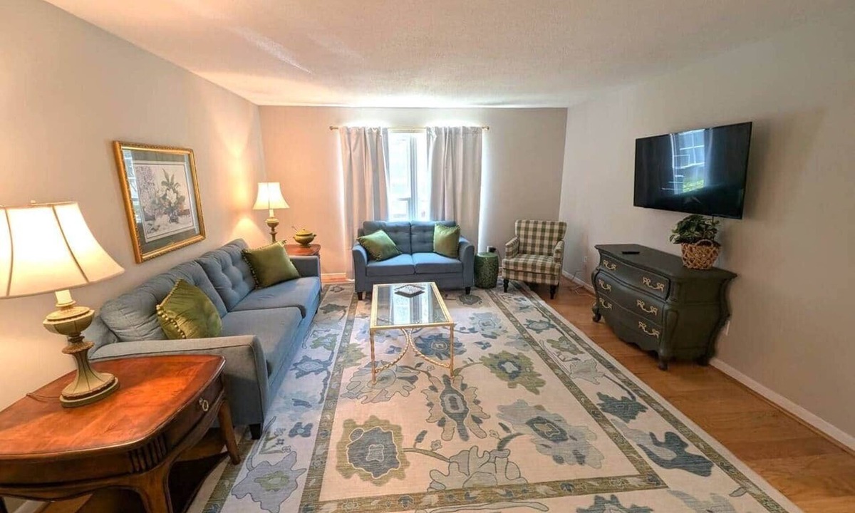 Forest Acres Apartment | Retro Chic Forest Acres Condo
