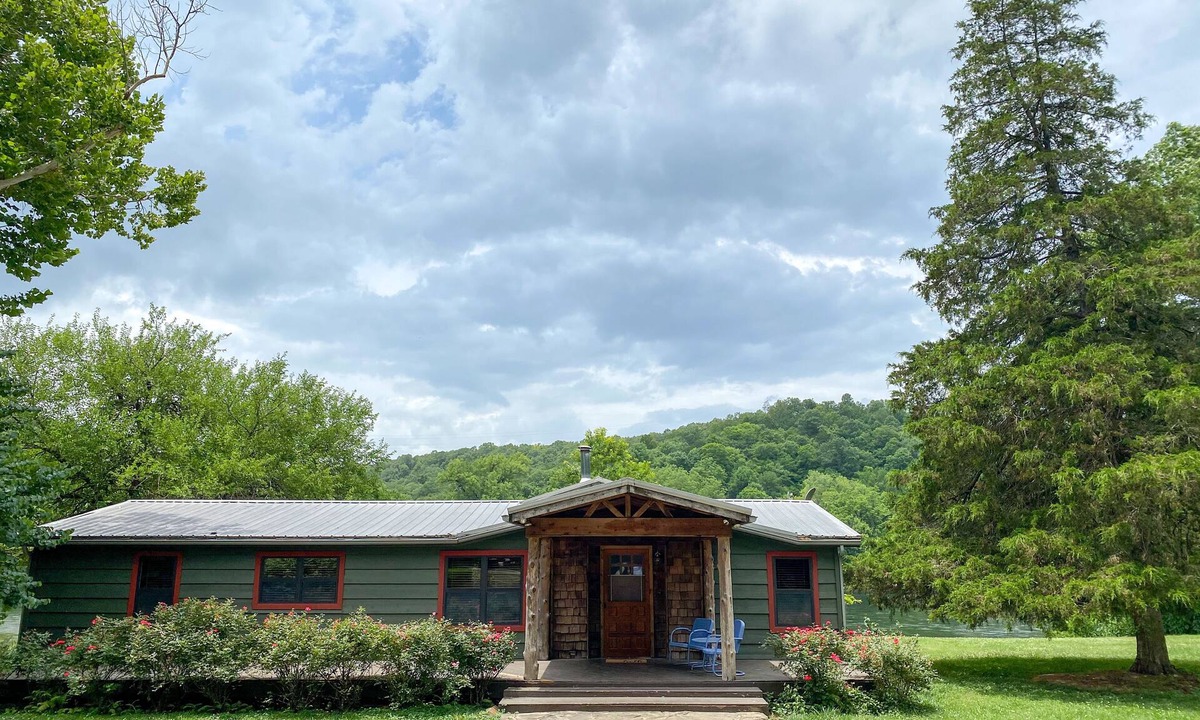 Cotter House | Riverfront House, Sleeps 10, at Wildcat Shoals Boat Ramp, Excellent Bank Fishing