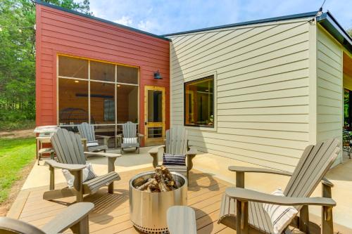 Huntsville House | Riverfront Huntsville Cabin w/Views & Kayaks!