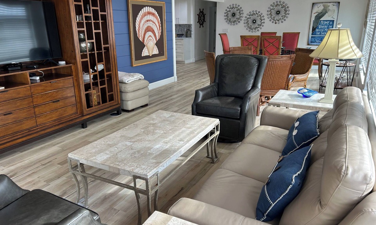 Sarasota Cottage | Roomy Cottage: 4bd3 ba; 2,000 sq ft; 5min thru dune 2 bch; priv pool VR22-00058