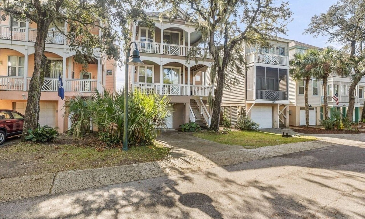 Saint Helena Island House | Saltwater Zen - Charming 3-Bedroom Home, adjacent to Cabana Club Pools