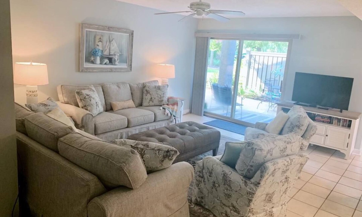 South Beach Villa | Sea Pines- South Beach! 1st Flr with a 4-minute walk to beach & Pickle Ball