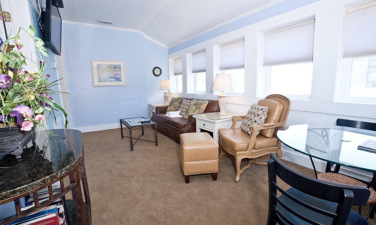 Savannah Beach Cottage | Second-Floor Suite w/Covered Porches & Full Kitchen - Steps from Dining & Shops