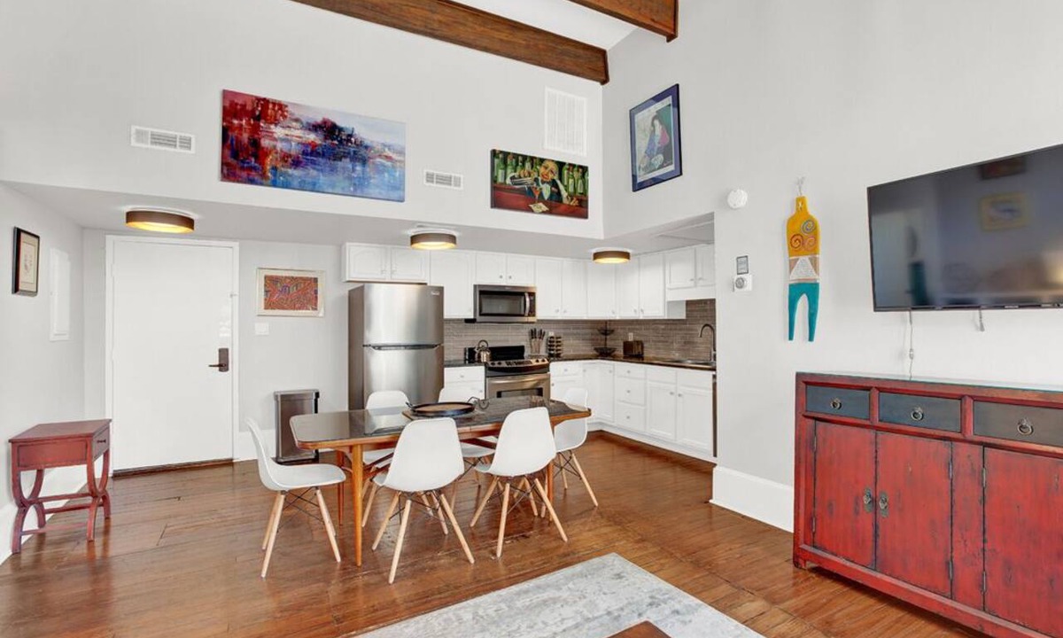 Historic District - North Apartment | Sky High Savannah in the Heart of Downtown