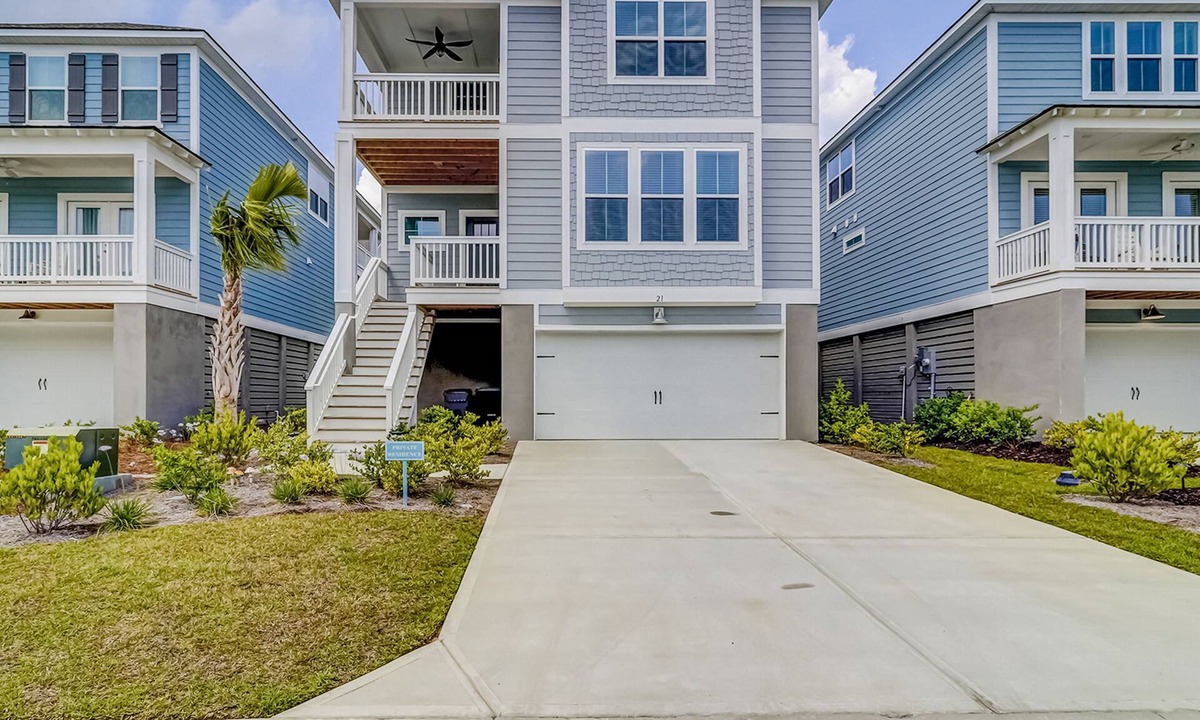 Palmetto Dunes House | Snowbird-friendly home with 2 decks, enclosed yard, AC, & WiFi - walk to beach