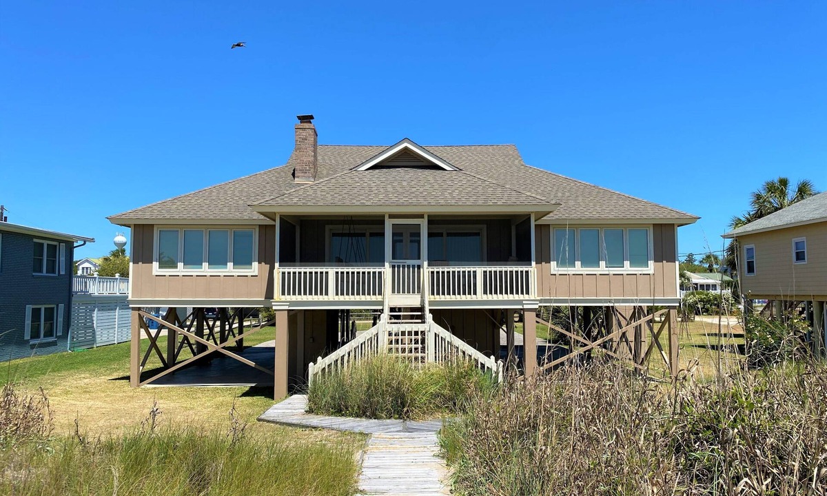 Edisto Island House | Spacious Beachfront Home;Screened Porch; Sunset Views & Dolphin Sightings: CableTV/WiFi