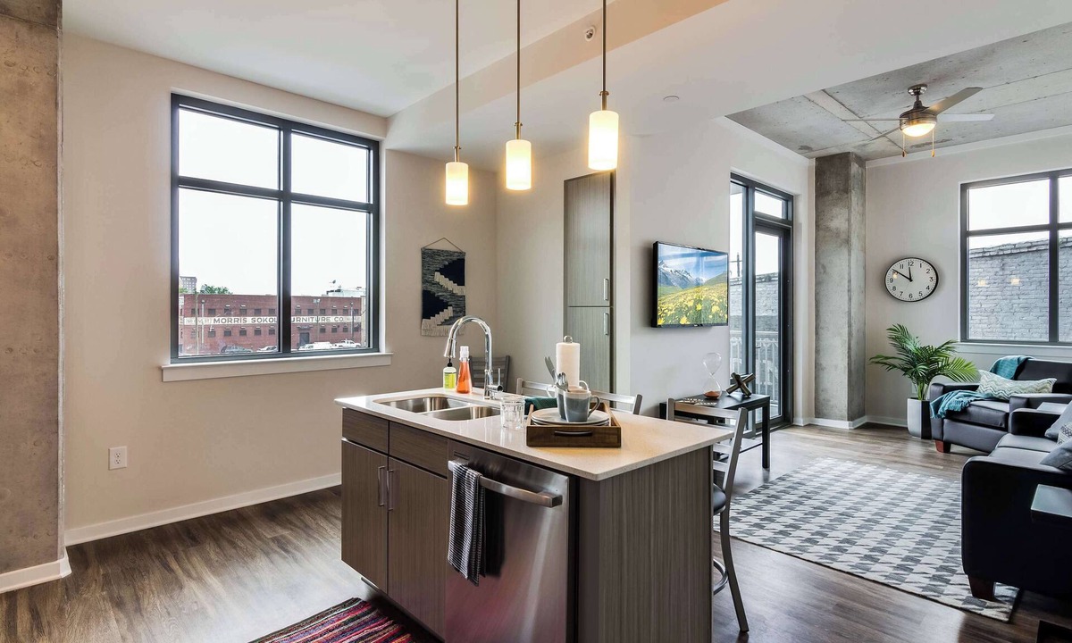 Cannonborough Elliotborough Apartment | Spacious & Modern Stay near King St - Sleeps 6!