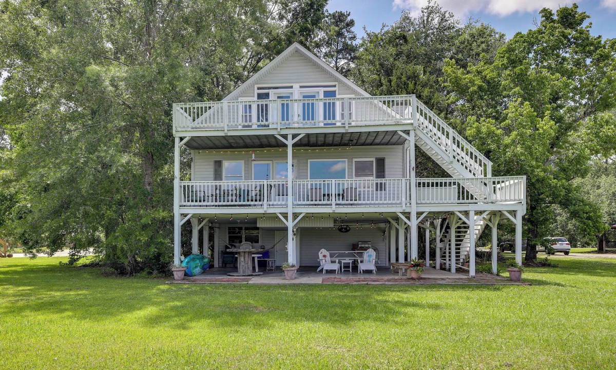 Green Pond House | Spacious Riverfront Cottage w/Dock in Green Pond!