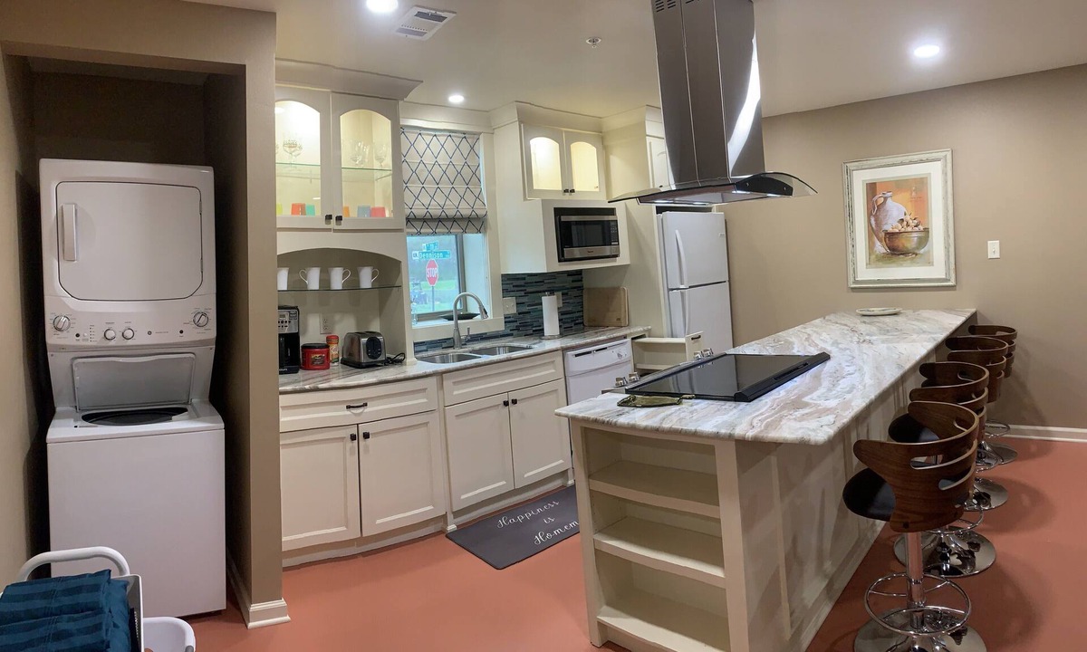Capital View Condo | Stay close to entertainment! Downtown LR 2 bedroom apt near Simmons Bank Arena