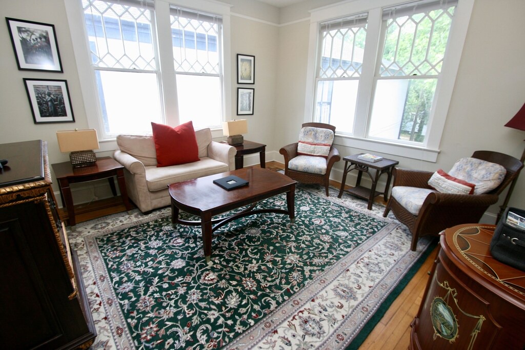 Cannonborough Elliotborough Apartment | Stay in Luxury. Eat, Shop w/Locals-King Street just 5 Blocks Away