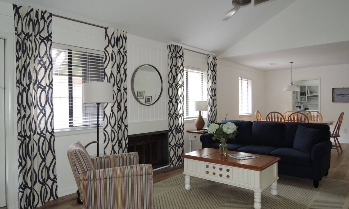 West Beach Cottage | STEPS from the beach Remodeled Kitchen & Master Bath!