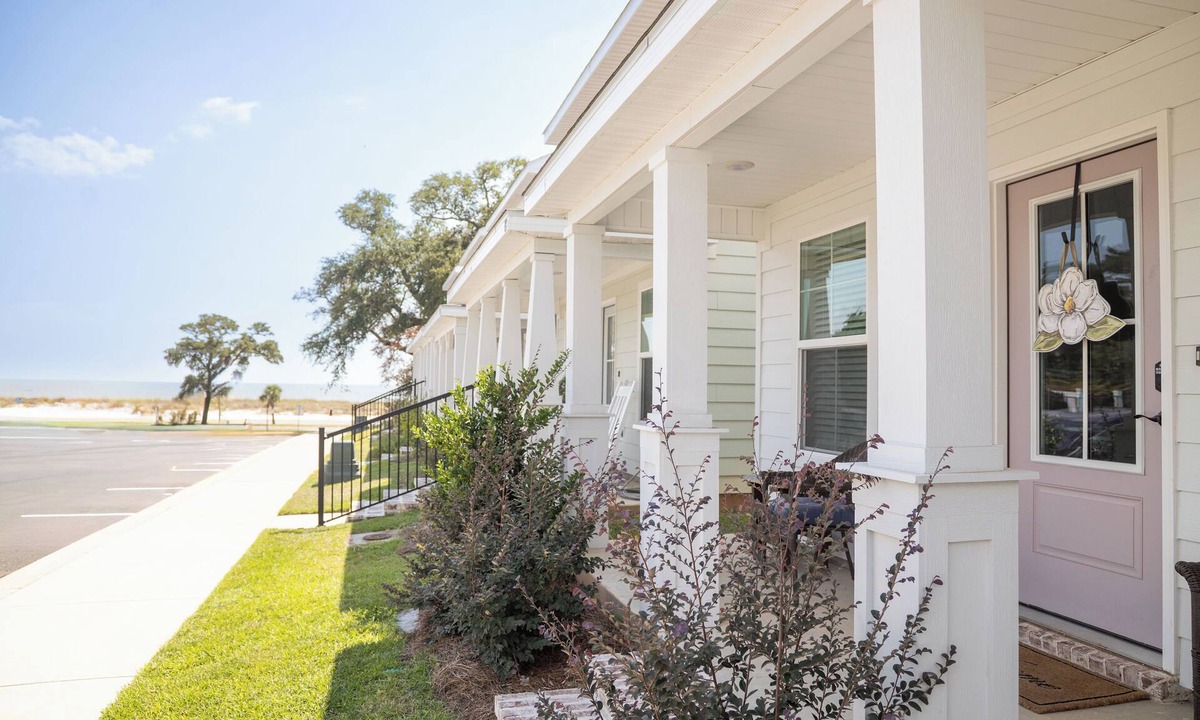 Biloxi House | Steps from the Beach w/pickleball court in the heart of Biloxi - Coral Breeze