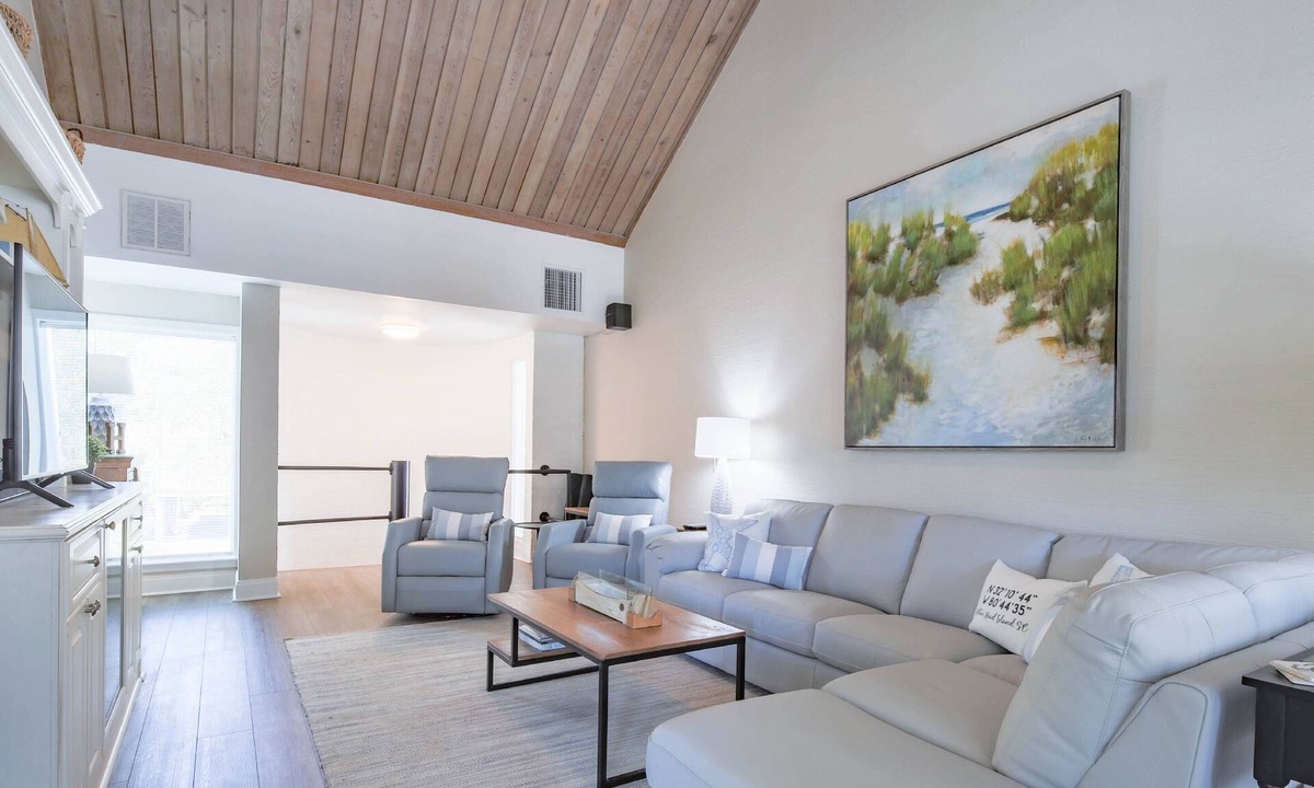 Palmetto Dunes House | Steps to Beach, Community Pool & The Dunes House! Renovated End Unit Villa w/Patio & Balcony.