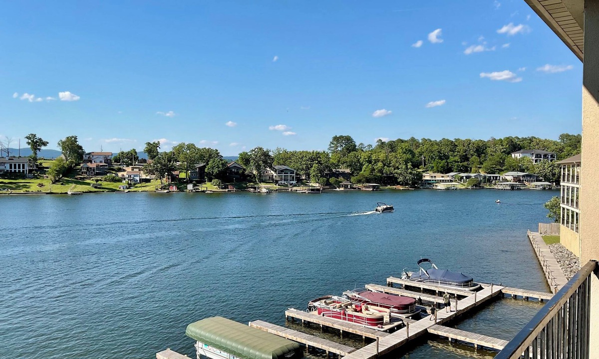 Lake Hamilton Condo | Stunning New Lake Hamilton Condo Lake front on 7 South 🐟 🛶🎣