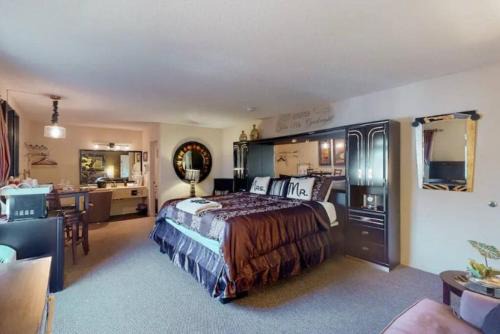 Eureka Springs Historic District Apartment | Suite Dreams 101 - Tradewinds