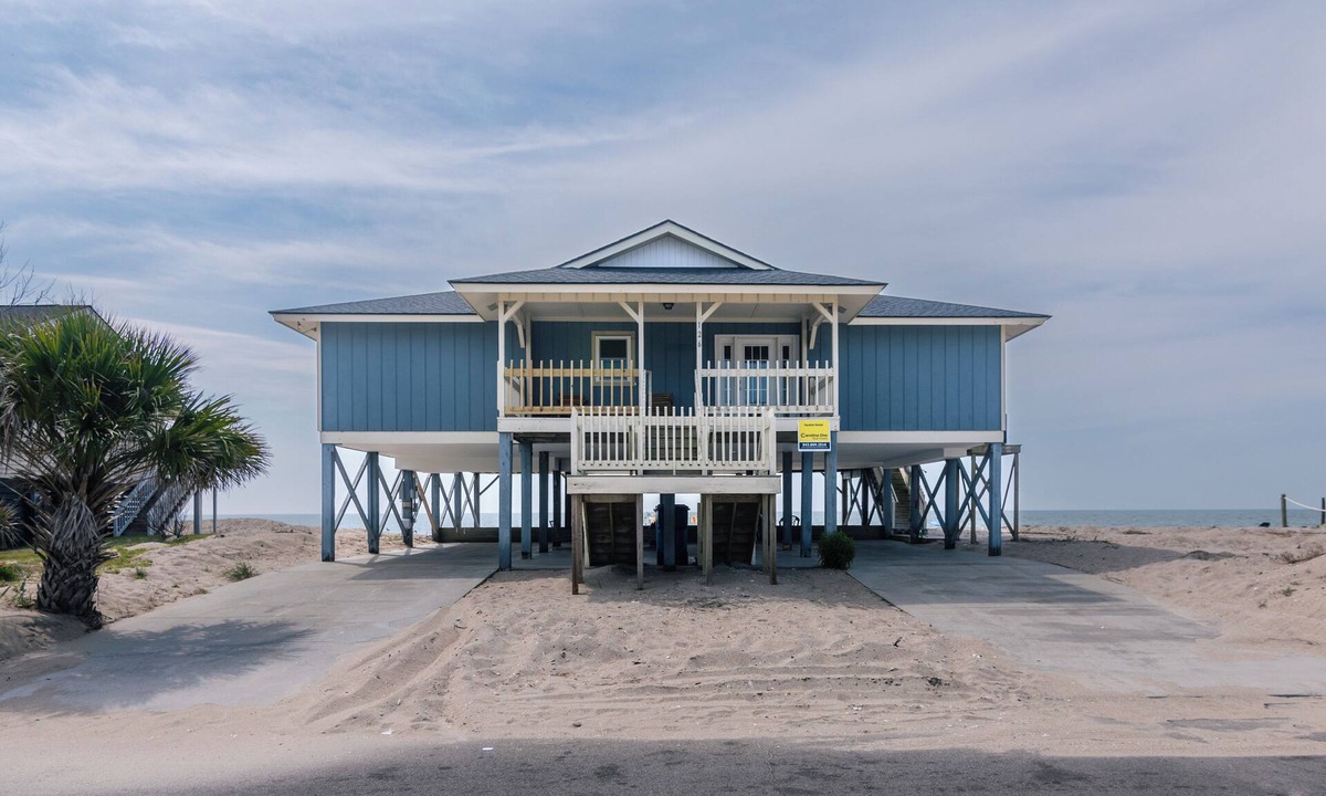 Edisto Island House | Sulla Sabbia-Oceanfront Bungalow;Stunning Ocean/Sunrise Views;Walk to Shops/Restaurants
