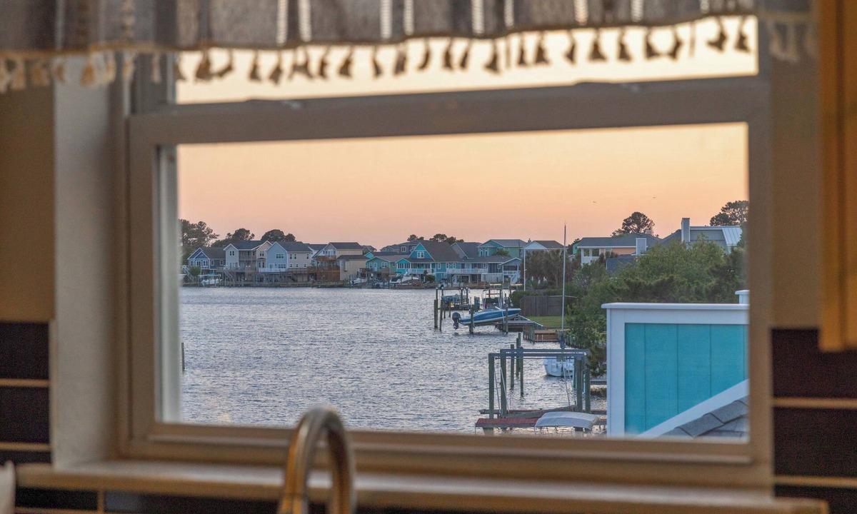 Colington Harbour House | Sunset on Soundview! Waterfront! Pool Access! Bring Your Boat!