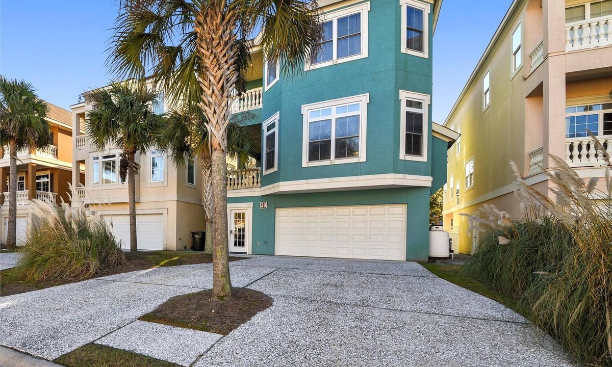 Palmetto Dunes House | Sunset Rentals | Crabline 39 | Dog Friendly