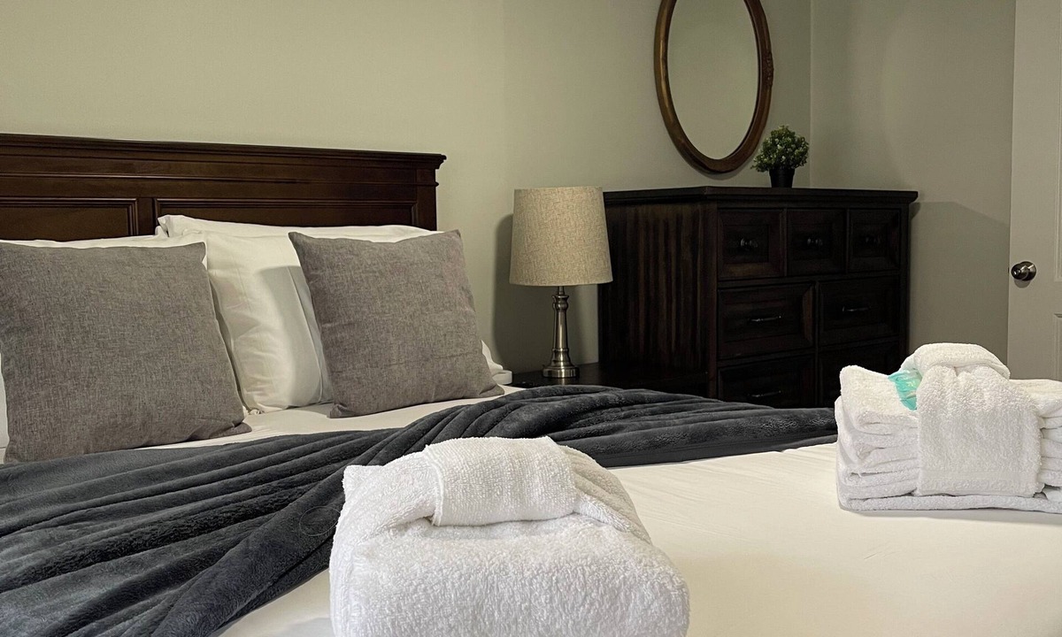 Isle of Hope Historic District House | The Cardinal House 1A. In a Stunning area, see the deer pass by!