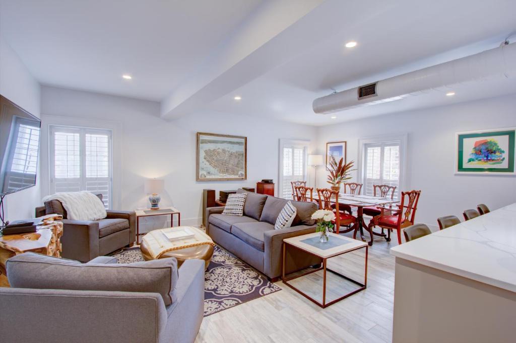 Charleston Historic District Apartment | The Charleston Chestnut Mansion