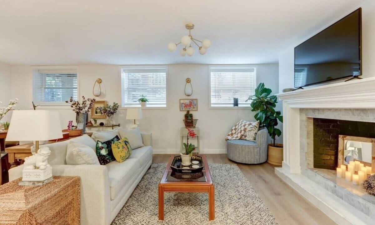 Historic District - North Apartment | The Murph @ Chippewa Square | Modern Decor