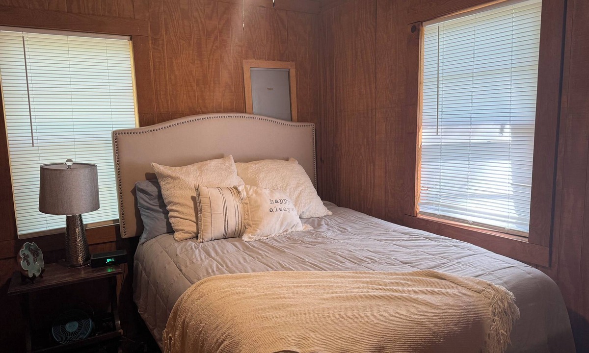 Oakland Cabin | The Presidential Suite, Enid Lake, Ole Miss, Crappie Fishing, ATV, Hunting
