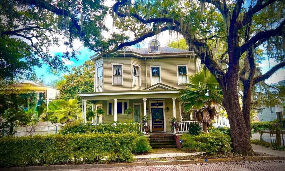 Thomas Square House | The Starland 1899 Groups by Forsyth Park
