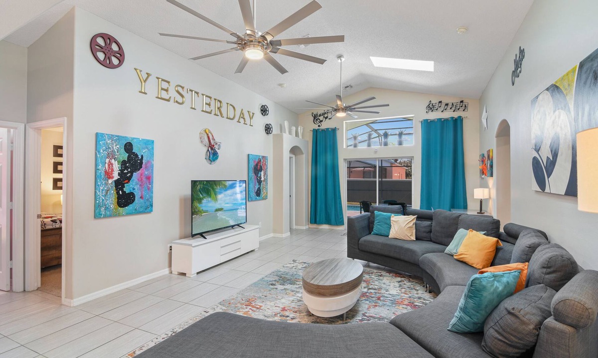 Windsor Palms House | TOP-RATED Disney Villa! 5BR/4BR, Heated South-Facing Pool, 3 Miles to Disney