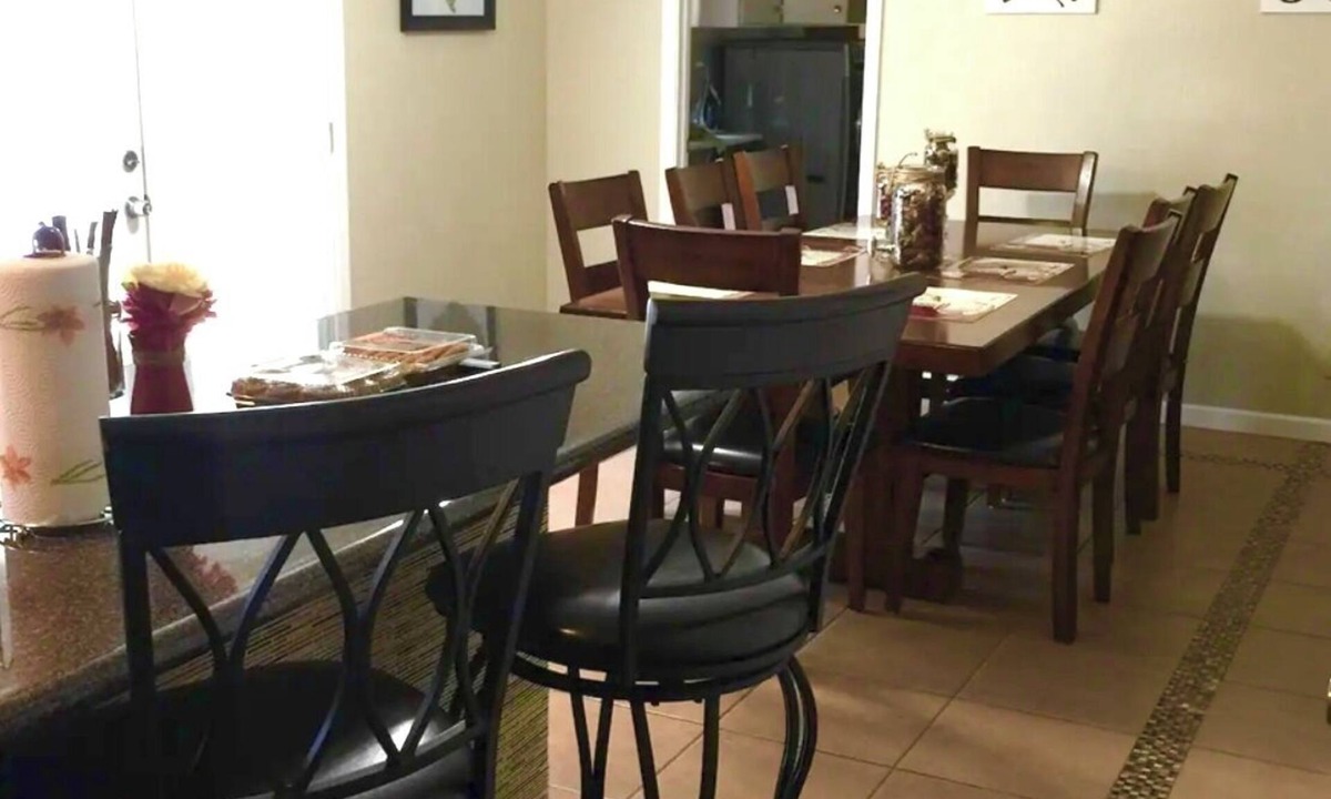 Monroe House | Town and Country Living, 3 bedroom 2 full bath home with all the amenities.
