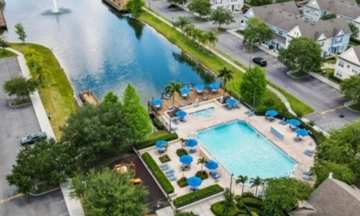 Venetian Bay Villages House | Townhome near Disney! Gated complex, 3 pools, hot tub, Playstation 5 w/games