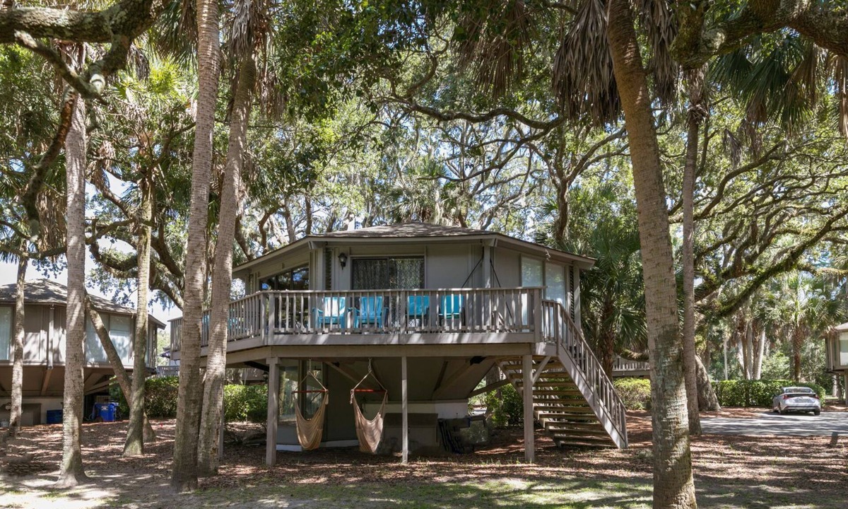 Seabrook Island Cottage | Treehouse Escape-Lagoon View & Walk to Beach