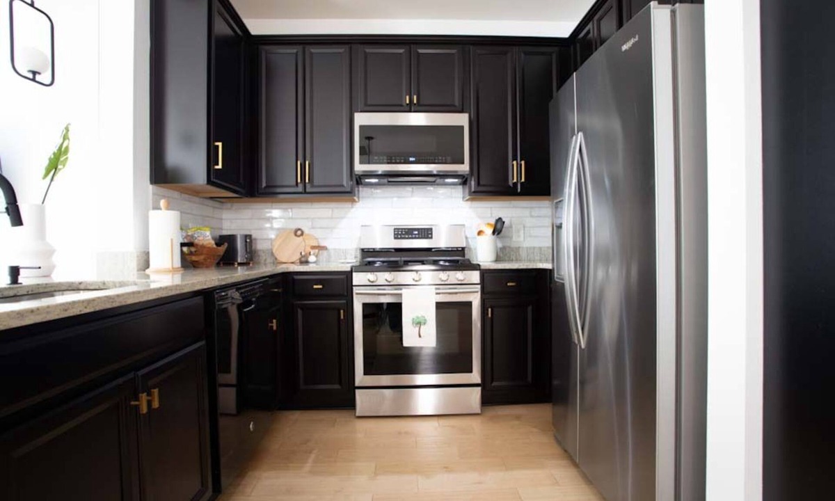 North Charleston House | Trendy Designed Home with Screened-In Porch & Backyard in Park Circle