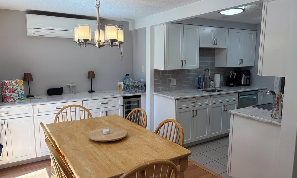 Grantham House | Updated 3-bedroom with AC on Eastman Lake & Golf Course - near Dartmouth College