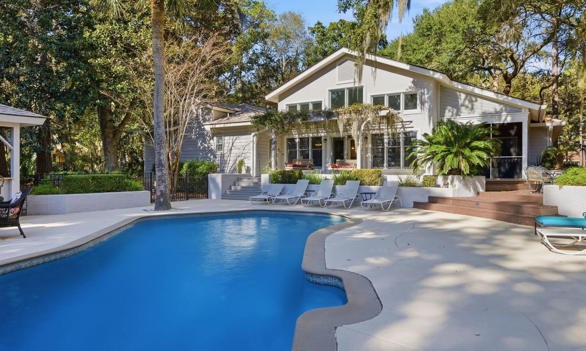Shipyard Plantation House | Vacation Paradise - Private Pool, Fire Pit & BBQ