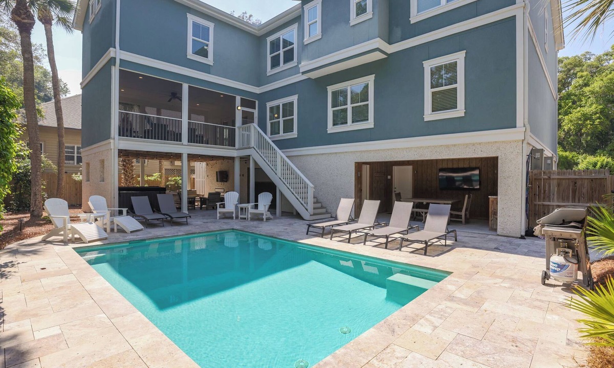 North Forest Beach House | Walk to beach-8BR w/private pool-Sleeps 24-Ideal for groups and multi-families