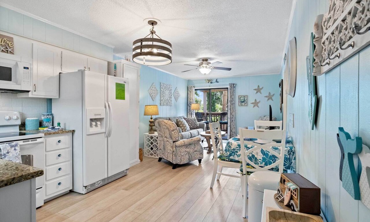 North Forest Beach Condo | Walk to Coligny Beach Park: Family-Friendly Villa
